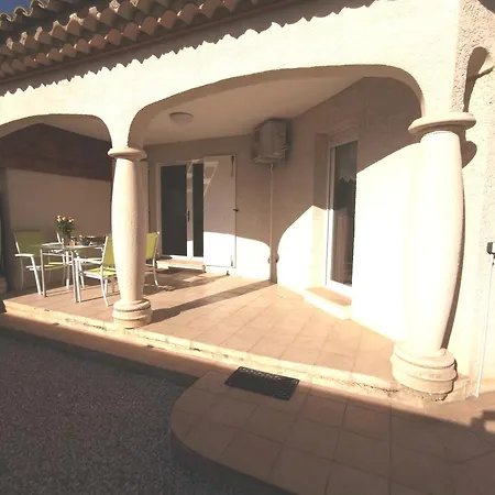 En 3 Epis De Plain-pied, 2 Chambres, Climatise, Terrasse, Jardinet Et Parking, Tres Calme *