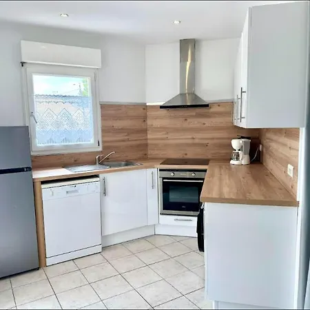 T3 En 3 Etoiles De Plain-pied, Climatise, Terrasse, Jardinet Et Parking, Tres Calme *