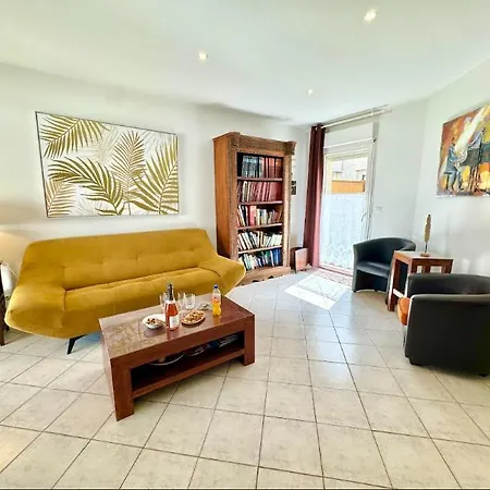 Proche Plage, Climatise, Terrasse, Jardinet Et Parking, Tres Calme Apartman