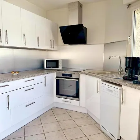 Apartament Proche Plage, Climatise, Terrasse, Jardinet Et Parking, Tres Calme