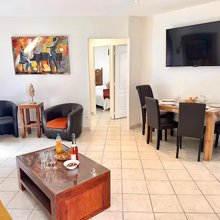 Proche Plage, Climatise, Terrasse, Jardinet Et Parking, Tres Calme Apartamento