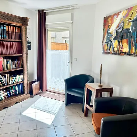 Daire T3 En 3 Etoiles De Plain-pied, Climatise, Terrasse, Jardinet Et Parking, Tres Calme