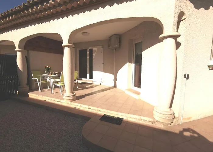 En 3 Epis De Plain-pied, 2 Chambres, Climatise, Terrasse, Jardinet Et Parking, Tres Calme *