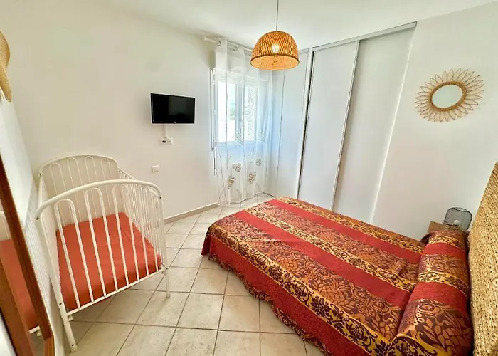 En 3 Epis De Plain-pied, 2 Chambres, Climatise, Terrasse, Jardinet Et Parking, Tres Calme * Pomérols