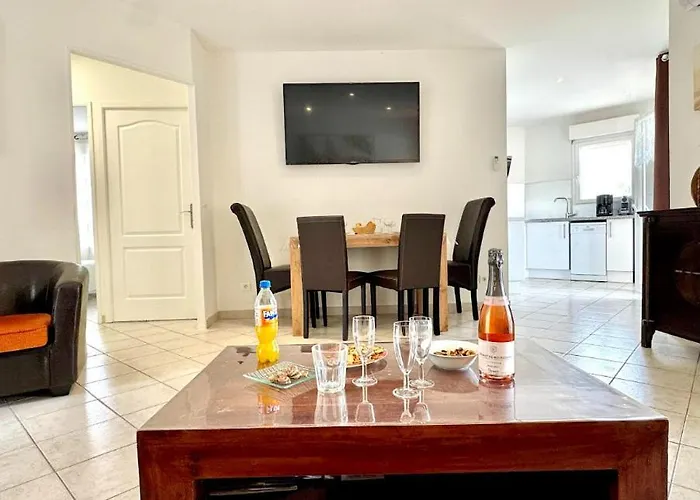 En 3 Epis De Plain-pied, 2 Chambres, Climatise, Terrasse, Jardinet Et Parking, Tres Calme Apartament