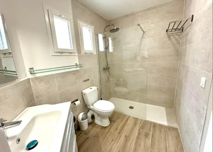 En 3 Epis De Plain-pied, 2 Chambres, Climatise, Terrasse, Jardinet Et Parking, Tres Calme Apartament *