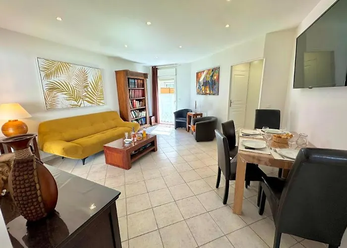 Apartament En 3 Epis De Plain-pied, 2 Chambres, Climatise, Terrasse, Jardinet Et Parking, Tres Calme Pomérols