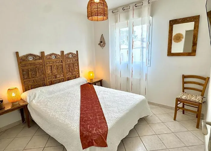 En 3 Epis De Plain-pied, 2 Chambres, Climatise, Terrasse, Jardinet Et Parking, Tres Calme Apartament