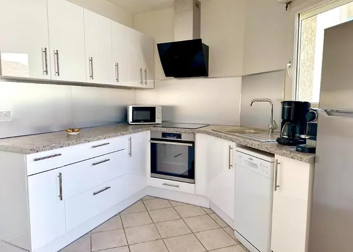 Apartament En 3 Epis De Plain-pied, 2 Chambres, Climatise, Terrasse, Jardinet Et Parking, Tres Calme