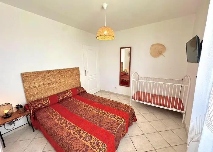 En 3 Epis De Plain-pied, 2 Chambres, Climatise, Terrasse, Jardinet Et Parking, Tres Calme Apartament *