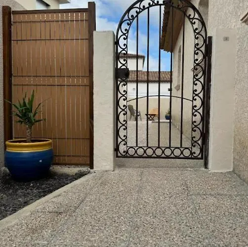Apartament En 3 Epis De Plain-pied, 2 Chambres, Climatise, Terrasse, Jardinet Et Parking, Tres Calme Pomérols
