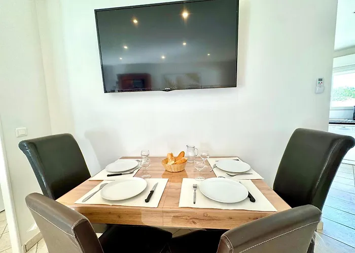 En 3 Epis De Plain-pied, 2 Chambres, Climatise, Terrasse, Jardinet Et Parking, Tres Calme *