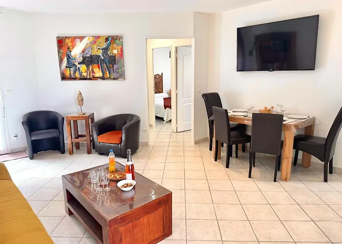 En 3 Epis De Plain-pied, 2 Chambres, Climatise, Terrasse, Jardinet Et Parking, Tres Calme Apartament