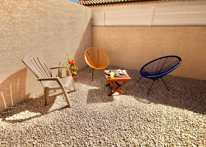 En 3 Epis De Plain-pied, 2 Chambres, Climatise, Terrasse, Jardinet Et Parking, Tres Calme Apartament *