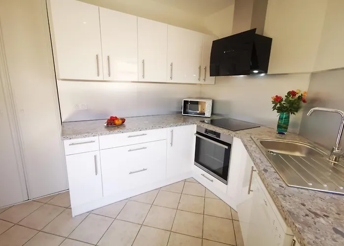 En 3 Epis De Plain-pied, 2 Chambres, Climatise, Terrasse, Jardinet Et Parking, Tres Calme Apartament